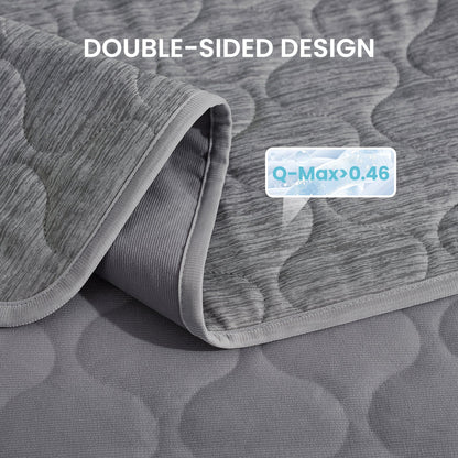 Close up of cooling pet blanket with Q-Max>0.46.#color_Dark Grey