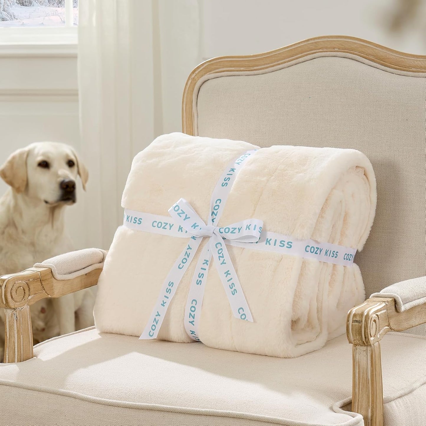 Product packaging of Cozy Kiss leakproof faux fur pet blanket, perfect for gifting. #color_Cream White
